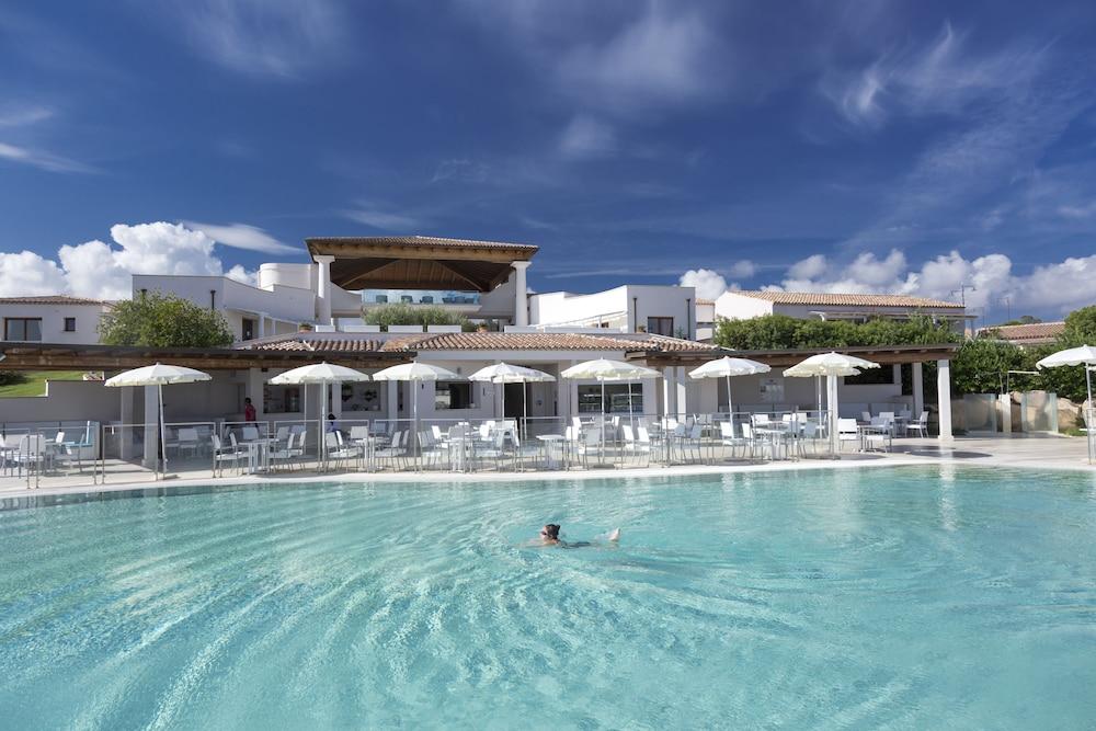 Grande Baia Resort & Spa San Teodoro  Esterno foto