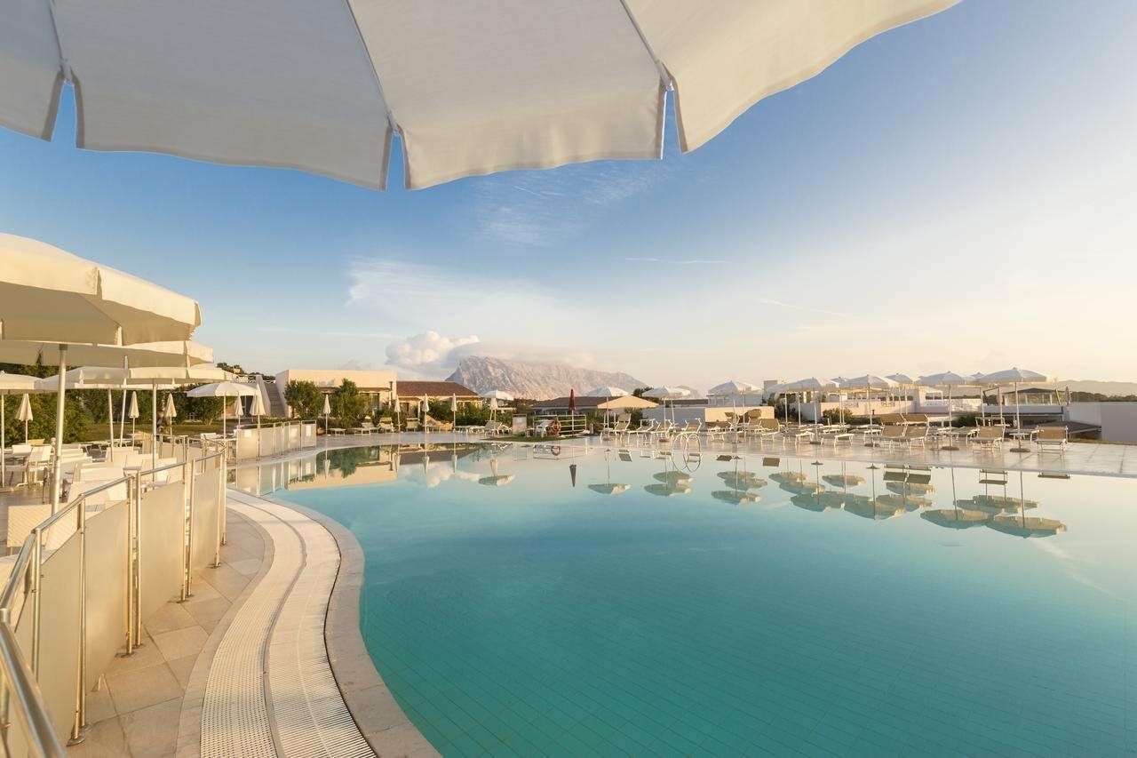 Grande Baia Resort & Spa San Teodoro  Esterno foto